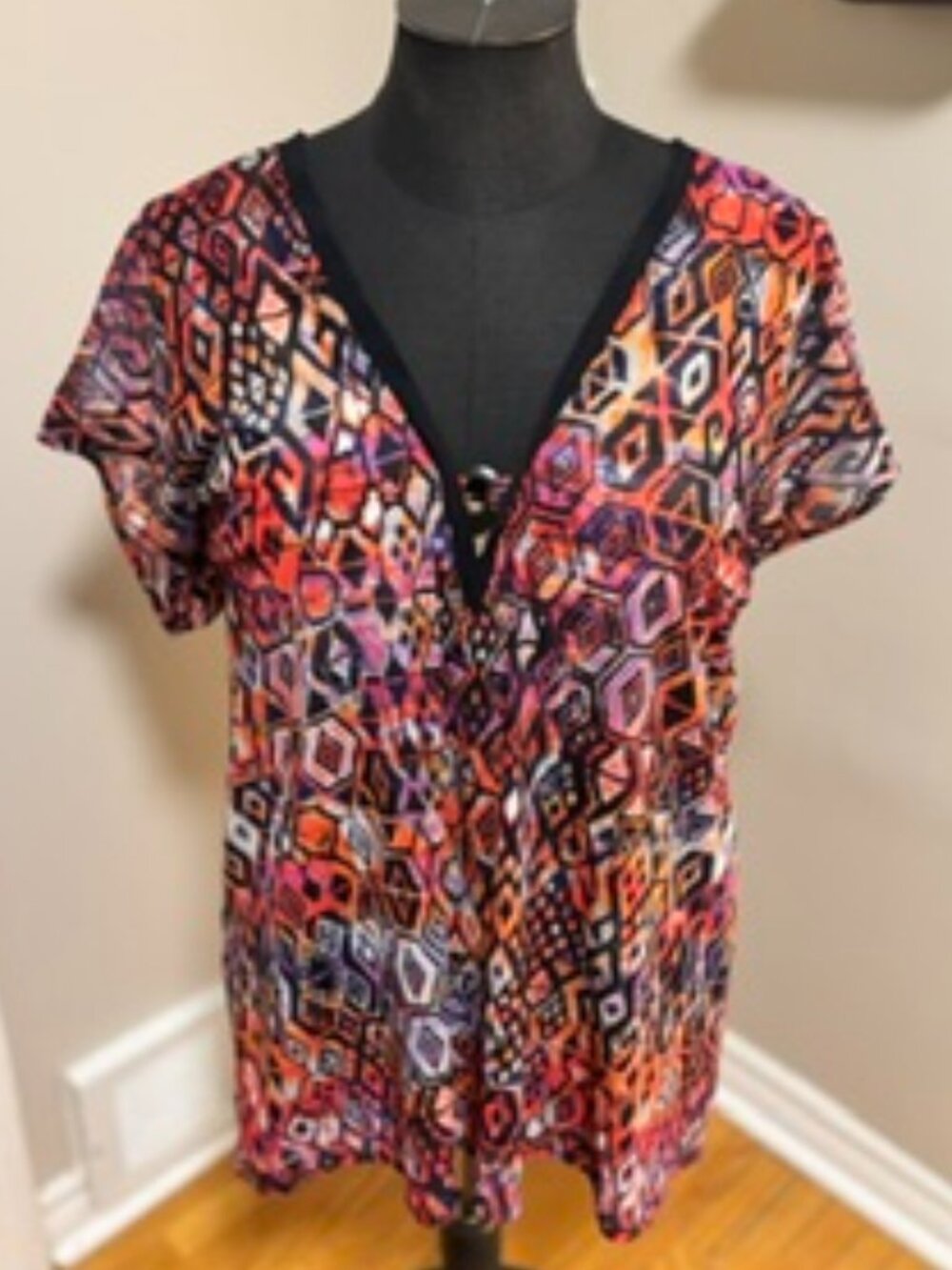 "Profile by GOTTEX" women multicoloured V-neck top with button accent Sz M